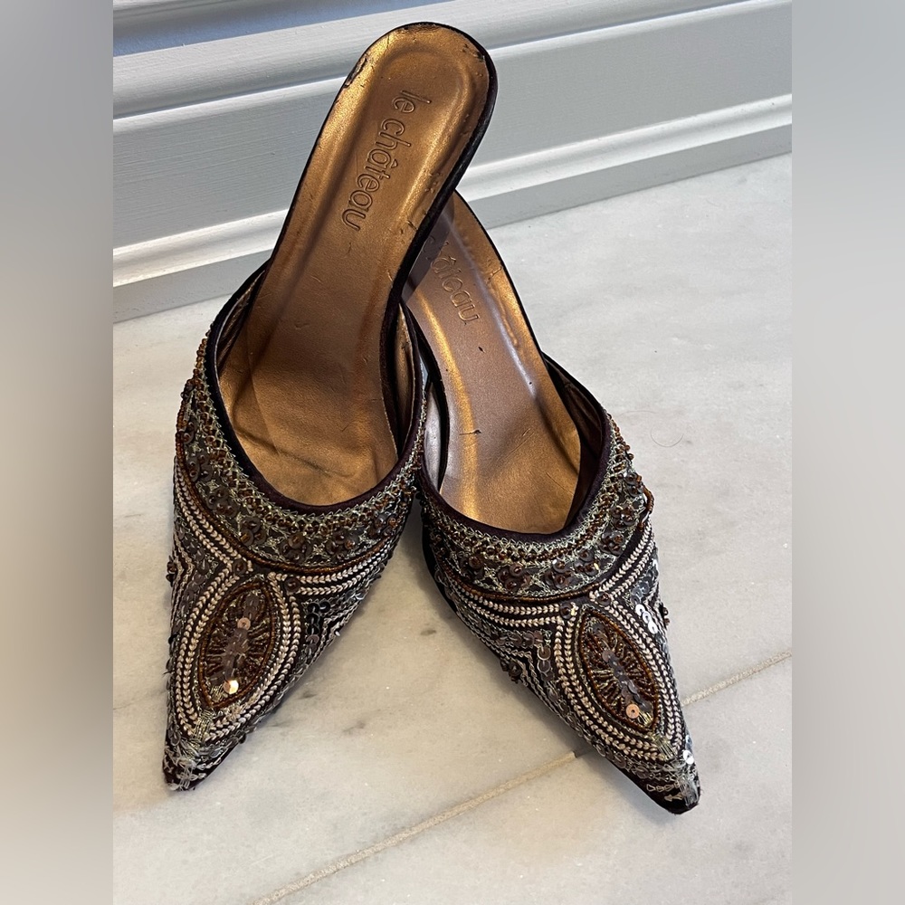 Le Chateau Size 6 Slip-on pumps
